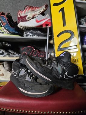 🔥 Nike Kyrie Infinity Size 13 Black Basketball Shoes Metallic Accents